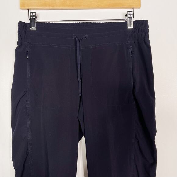 Athleta Size 4 Navy Blue La Viva Woven Capri Pants Cropped Jogger Pockets Travel - Picture 3 of 11
